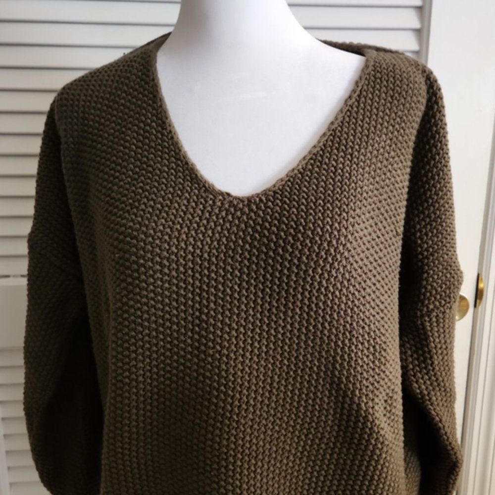 Lucky Brand green Ladies sweater never worn